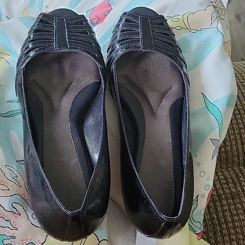 EUC NURTURE Women's Navy wedge